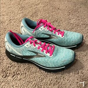 Brooks Blue and Pink Athletic Shoes with Cushioned Sole and Textured Upper